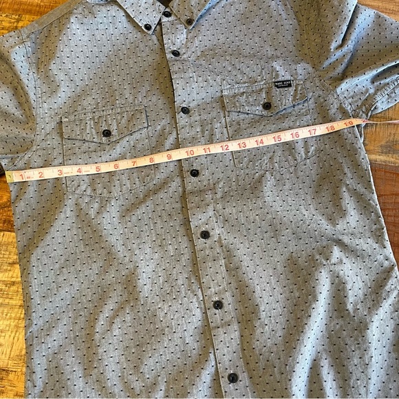 Marc Ecko Cut & Sew gray dots Button Down Shirt size Medium 100% Cotton - Picture 5 of 11
